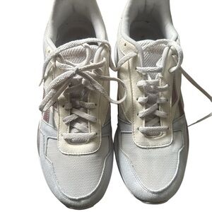 Reebok GL1000 White and Cream Sneakers Size 8.5